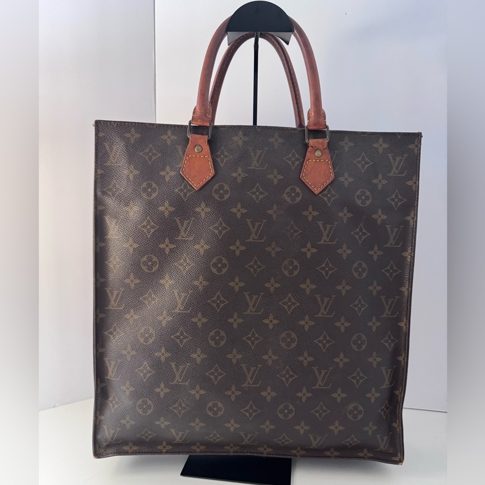 Louis Vuitton Sac Plat Monogram - Authentic